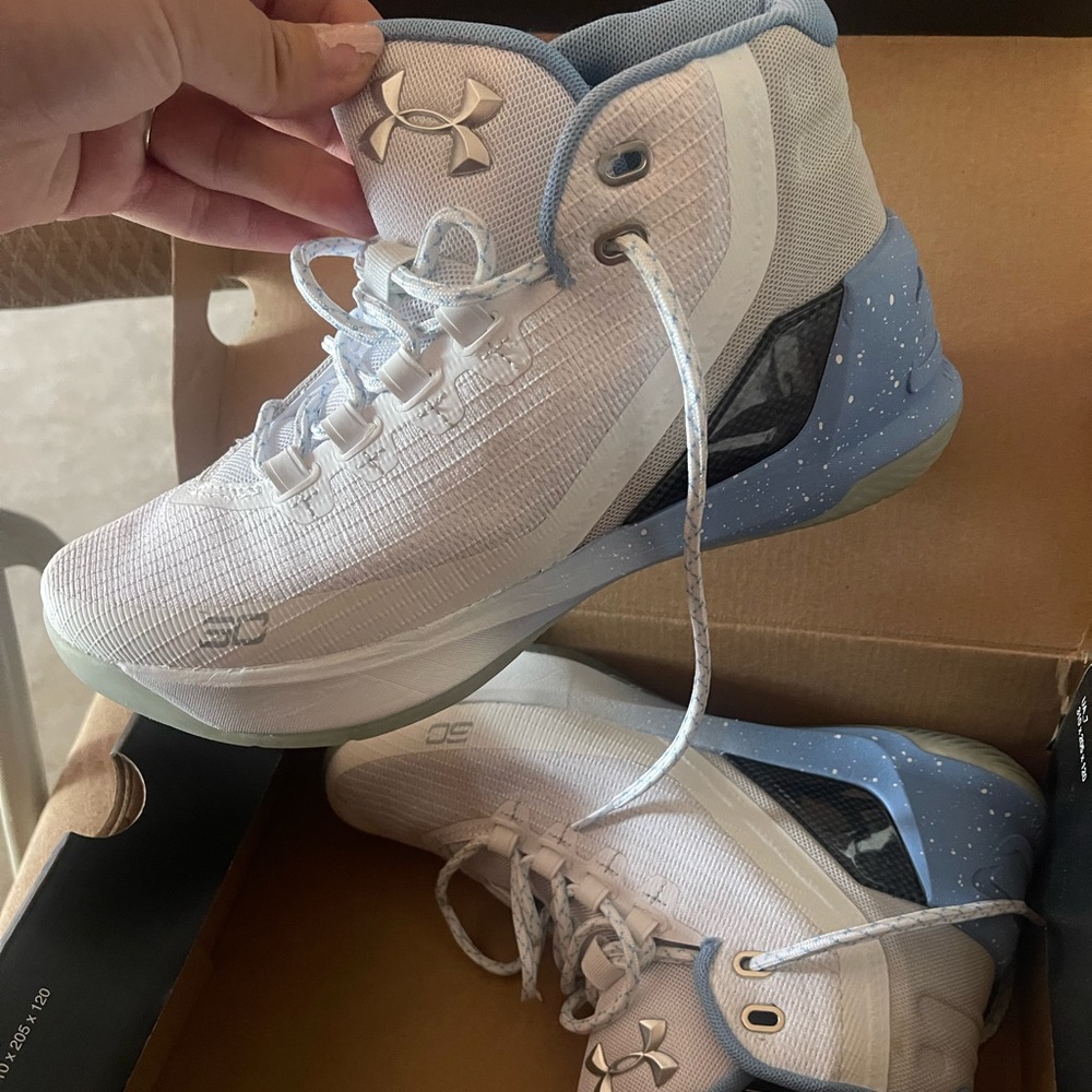 Brand new in box 6y under armour shoes.